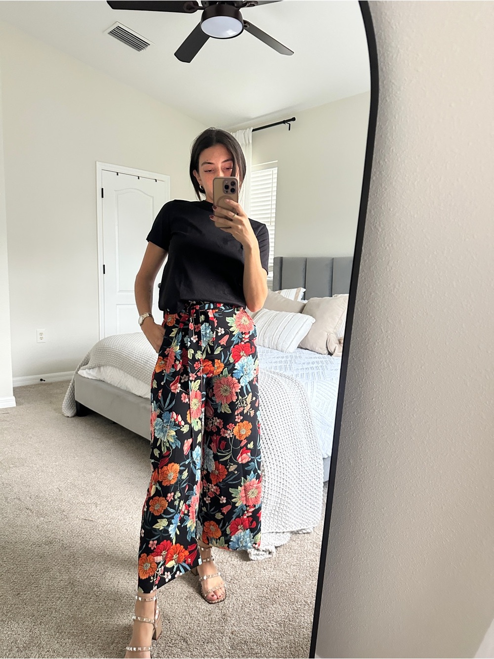 Zara Black Wide-Leg Floral Pants with Multicolor Blooms - Picture 2 of 5